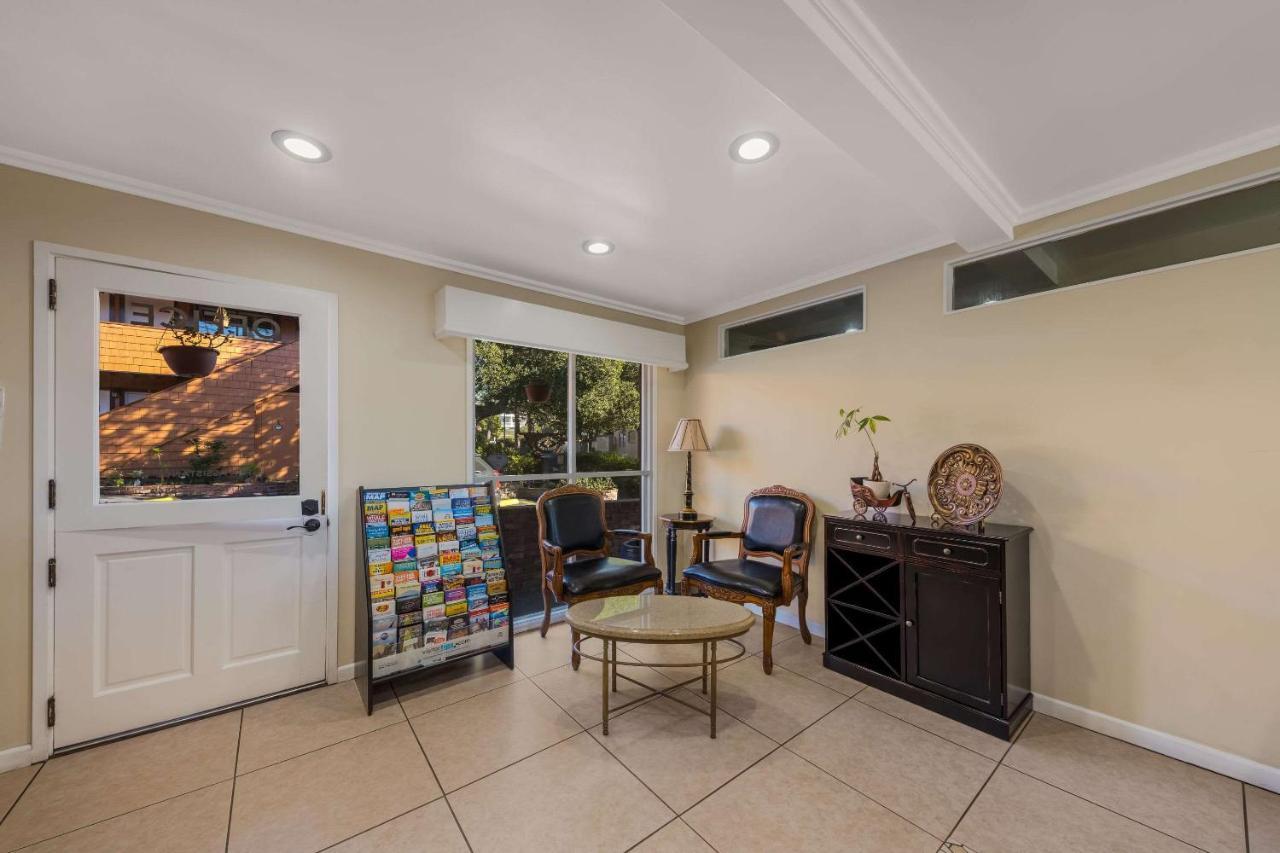 Clarion Collection Carmel Oaks Inn Bagian luar foto