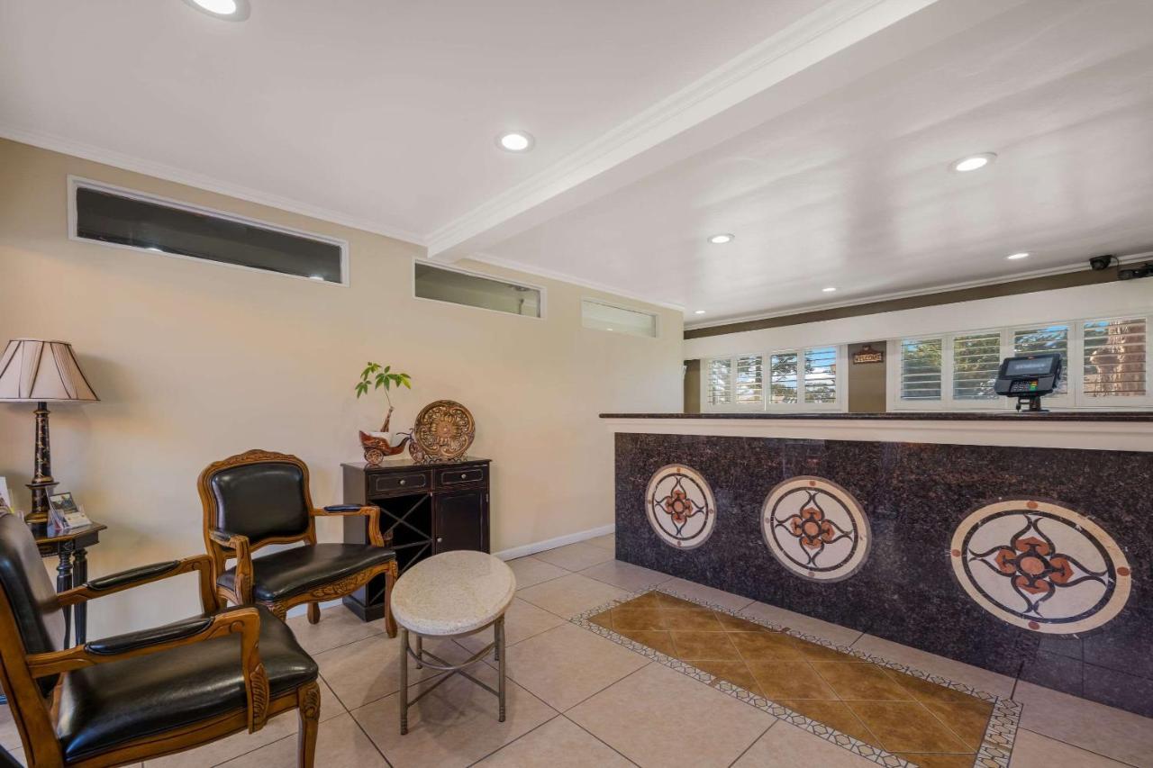 Clarion Collection Carmel Oaks Inn Bagian luar foto