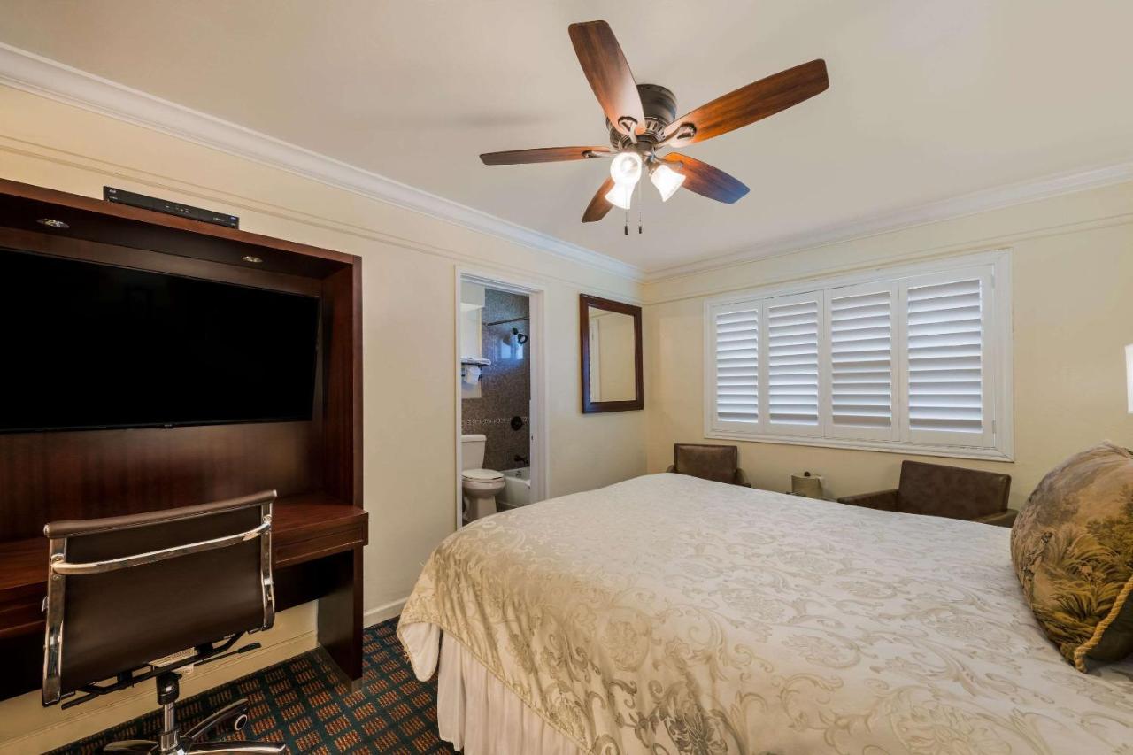 Clarion Collection Carmel Oaks Inn Bagian luar foto