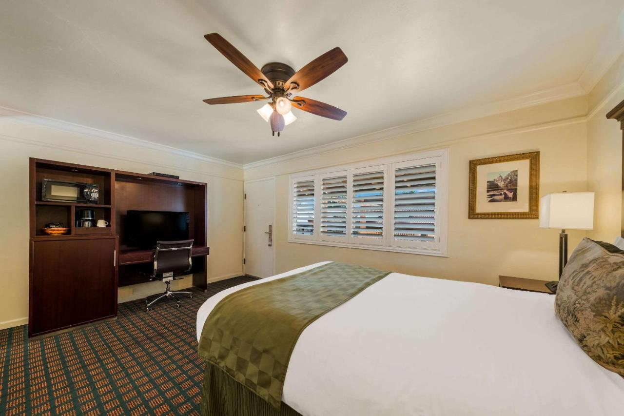 Clarion Collection Carmel Oaks Inn Bagian luar foto
