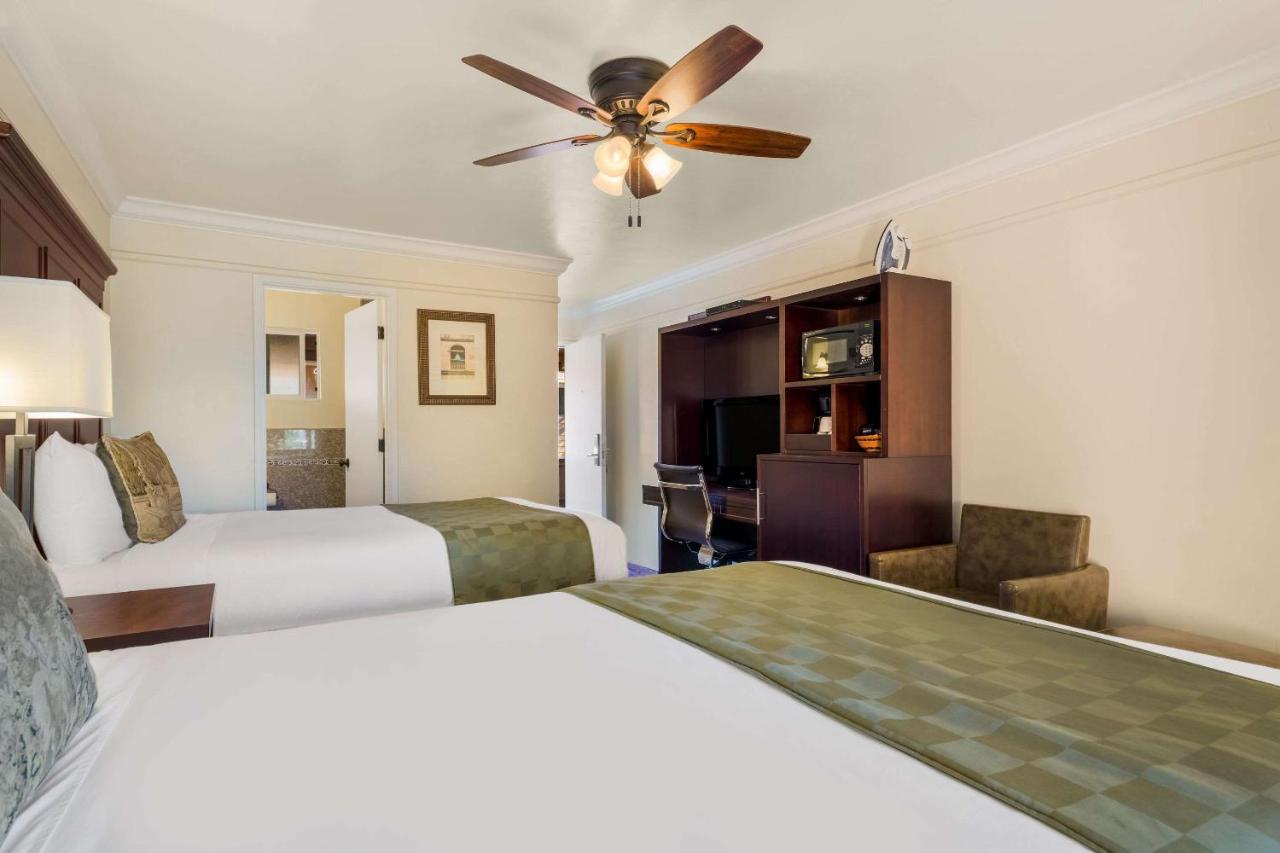 Clarion Collection Carmel Oaks Inn Bagian luar foto