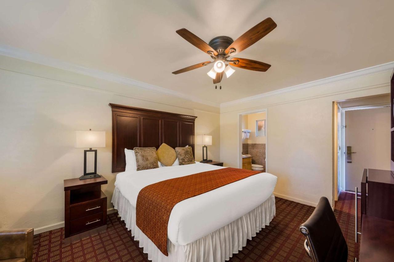 Clarion Collection Carmel Oaks Inn Bagian luar foto