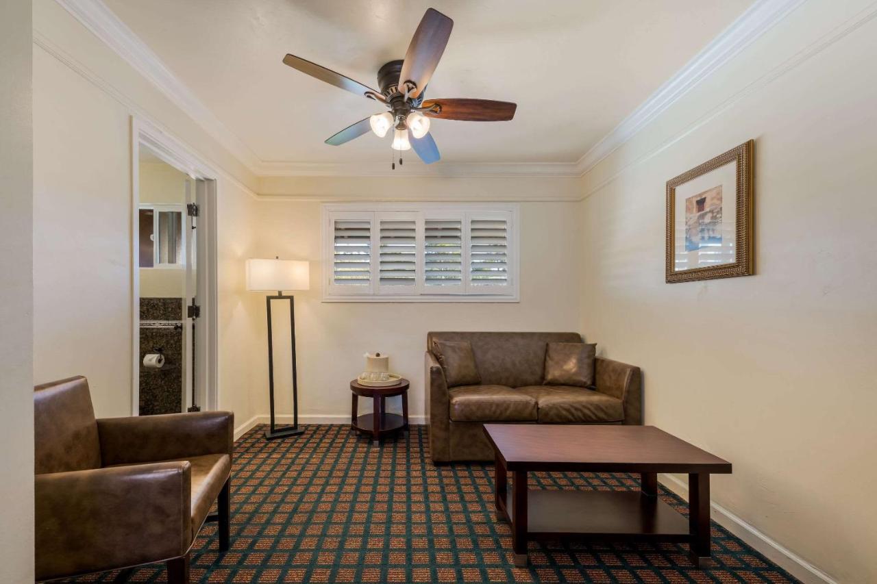 Clarion Collection Carmel Oaks Inn Bagian luar foto