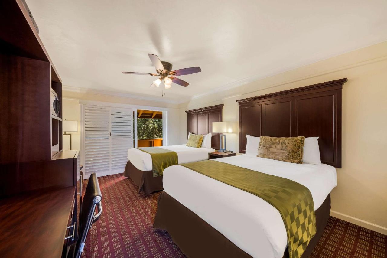 Clarion Collection Carmel Oaks Inn Bagian luar foto
