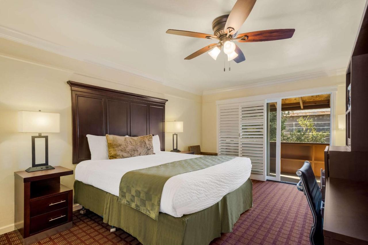 Clarion Collection Carmel Oaks Inn Bagian luar foto