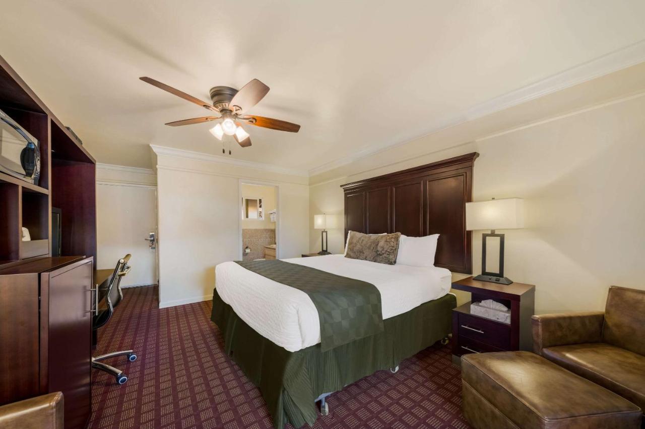Clarion Collection Carmel Oaks Inn Bagian luar foto
