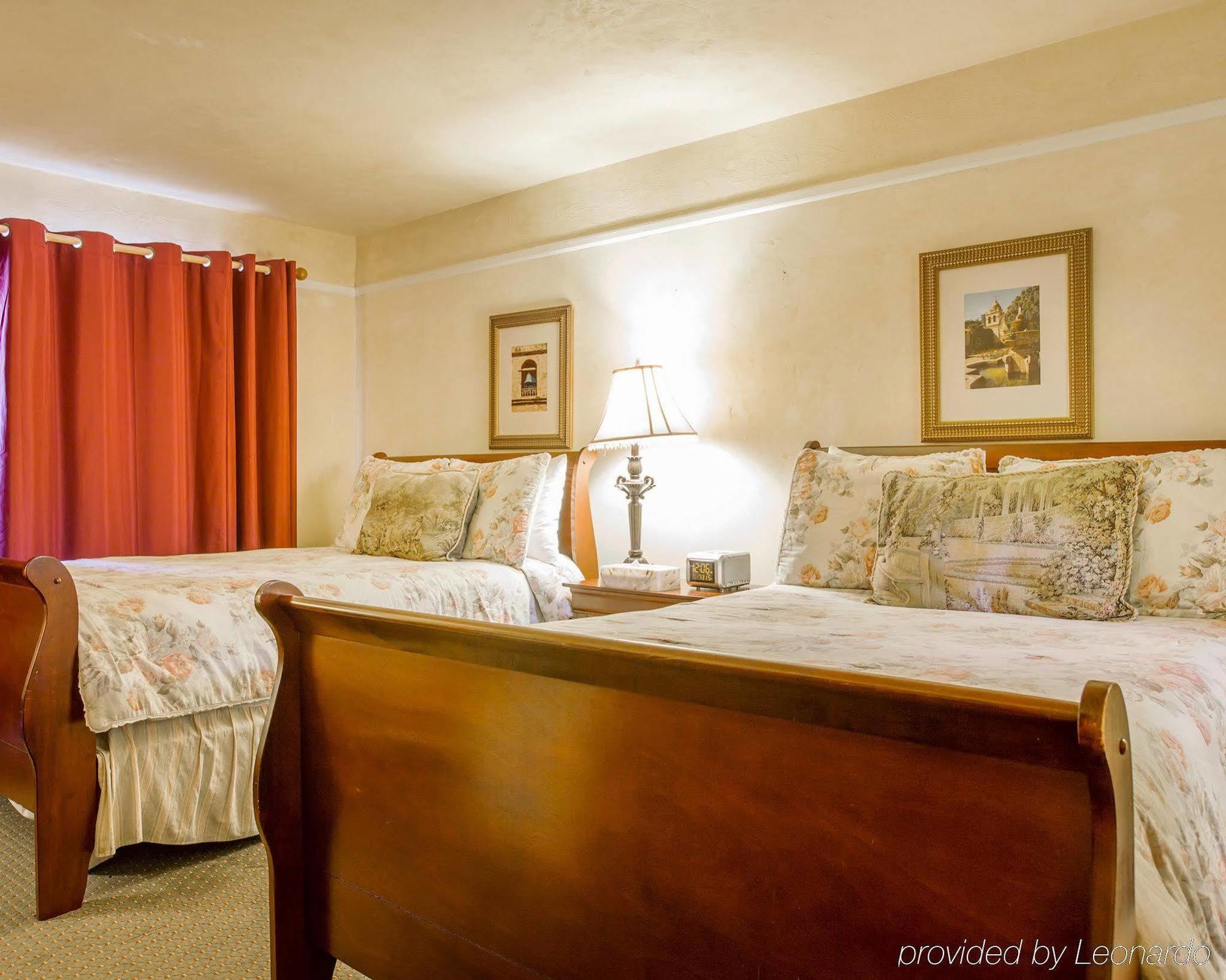 Clarion Collection Carmel Oaks Inn Bagian luar foto