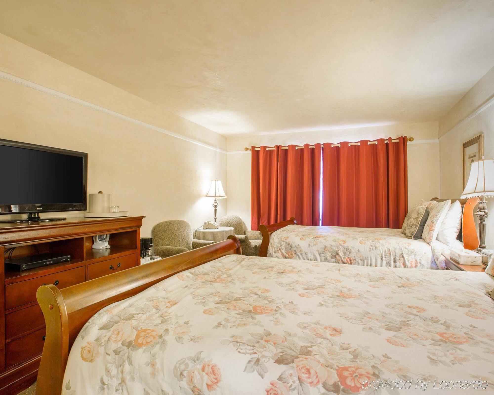 Clarion Collection Carmel Oaks Inn Bagian luar foto