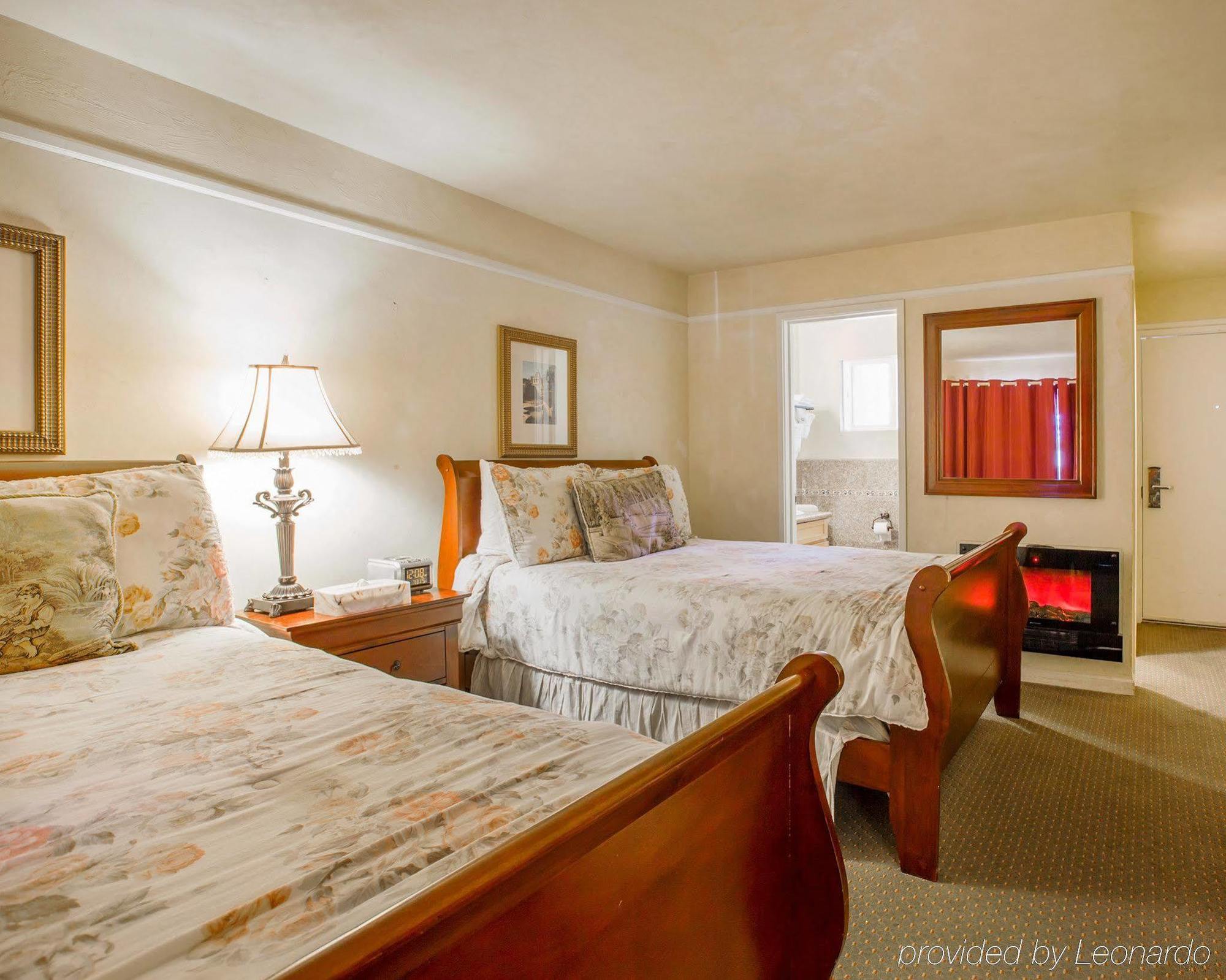 Clarion Collection Carmel Oaks Inn Bagian luar foto