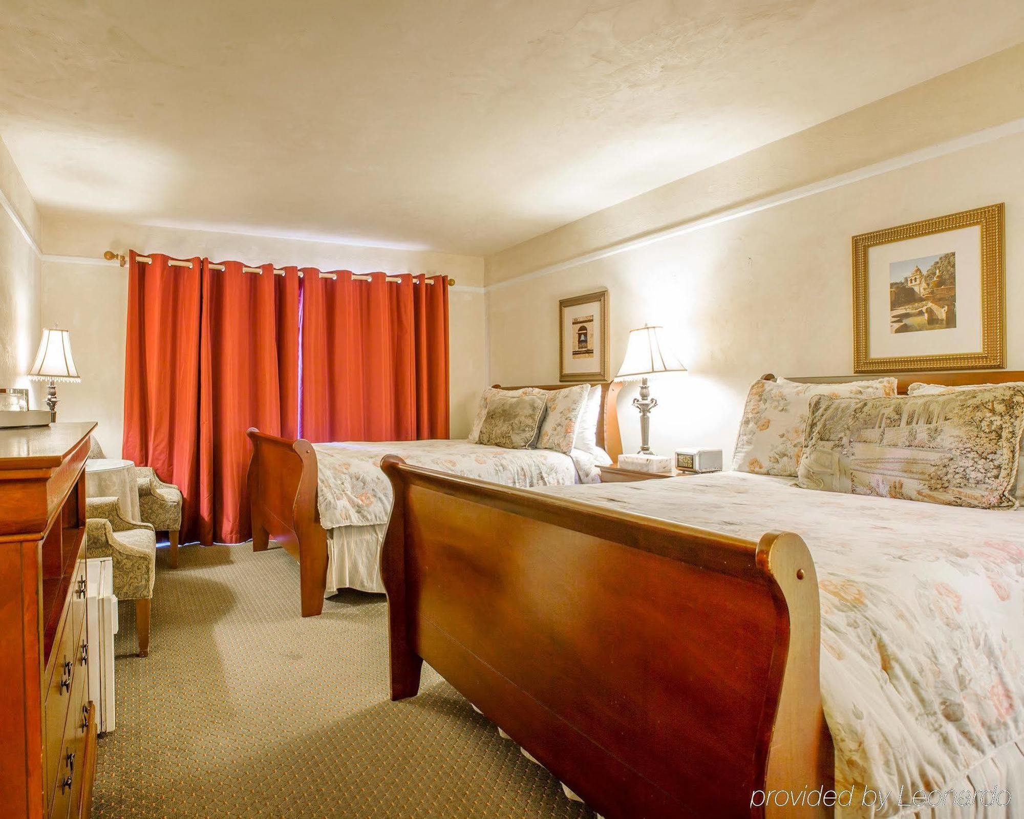 Clarion Collection Carmel Oaks Inn Bagian luar foto