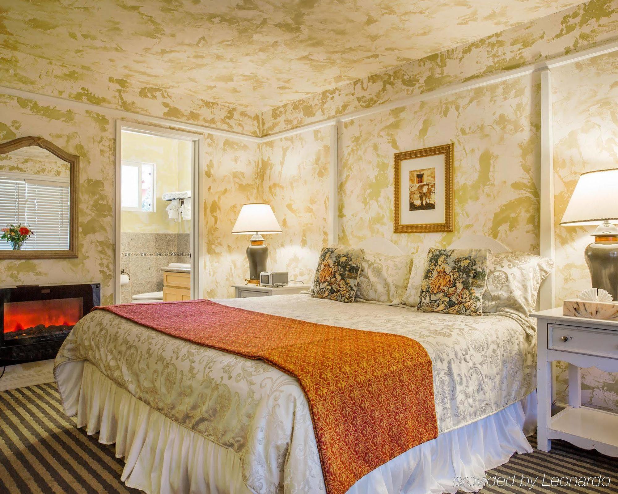 Clarion Collection Carmel Oaks Inn Bagian luar foto