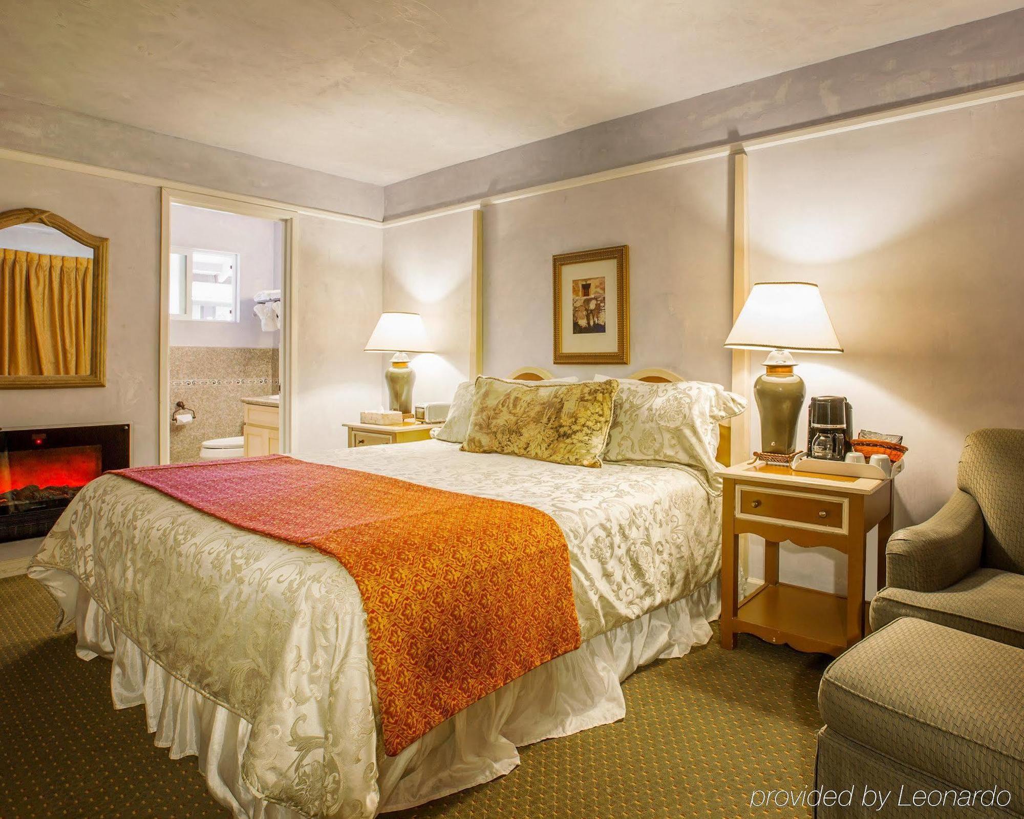 Clarion Collection Carmel Oaks Inn Bagian luar foto