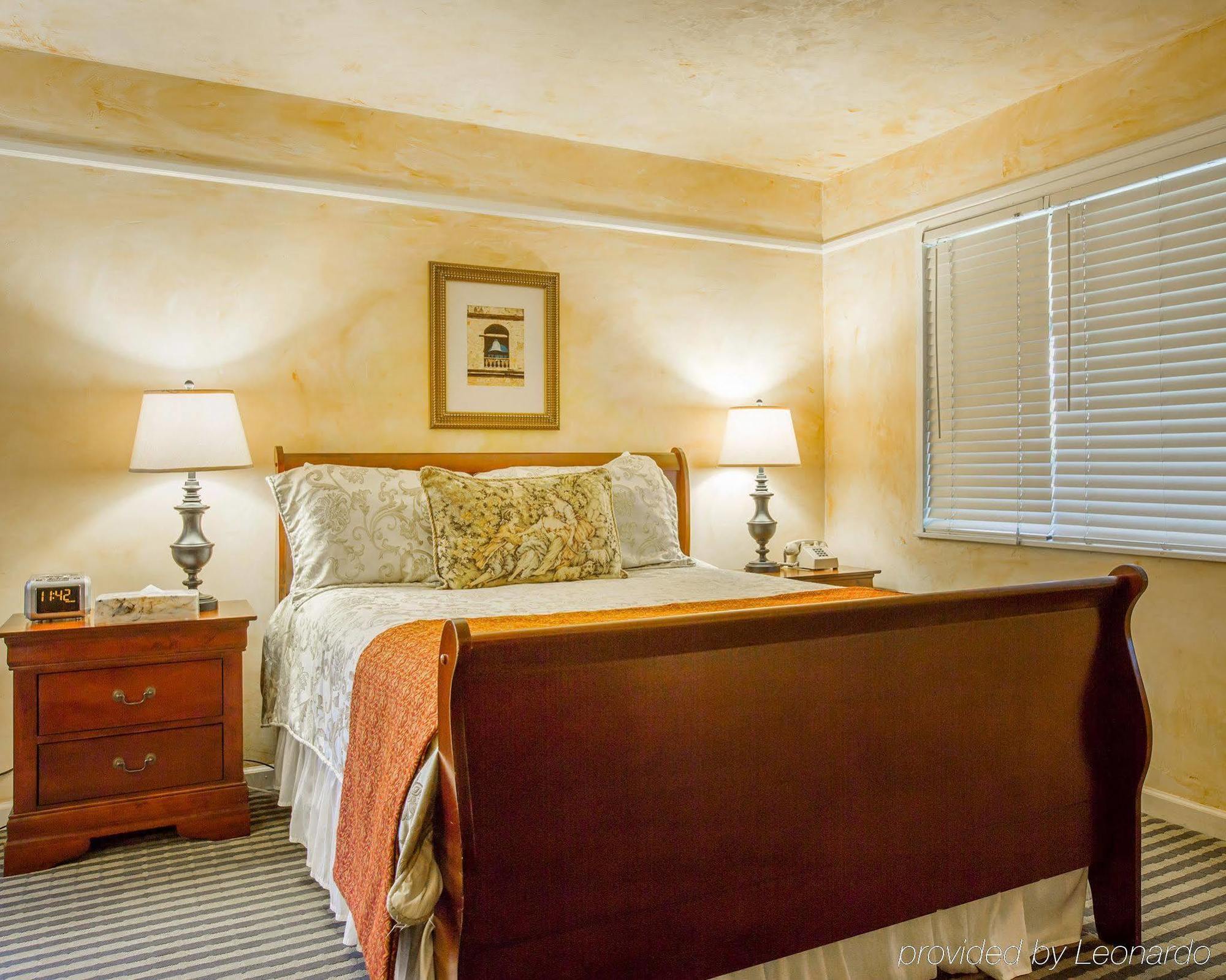 Clarion Collection Carmel Oaks Inn Bagian luar foto
