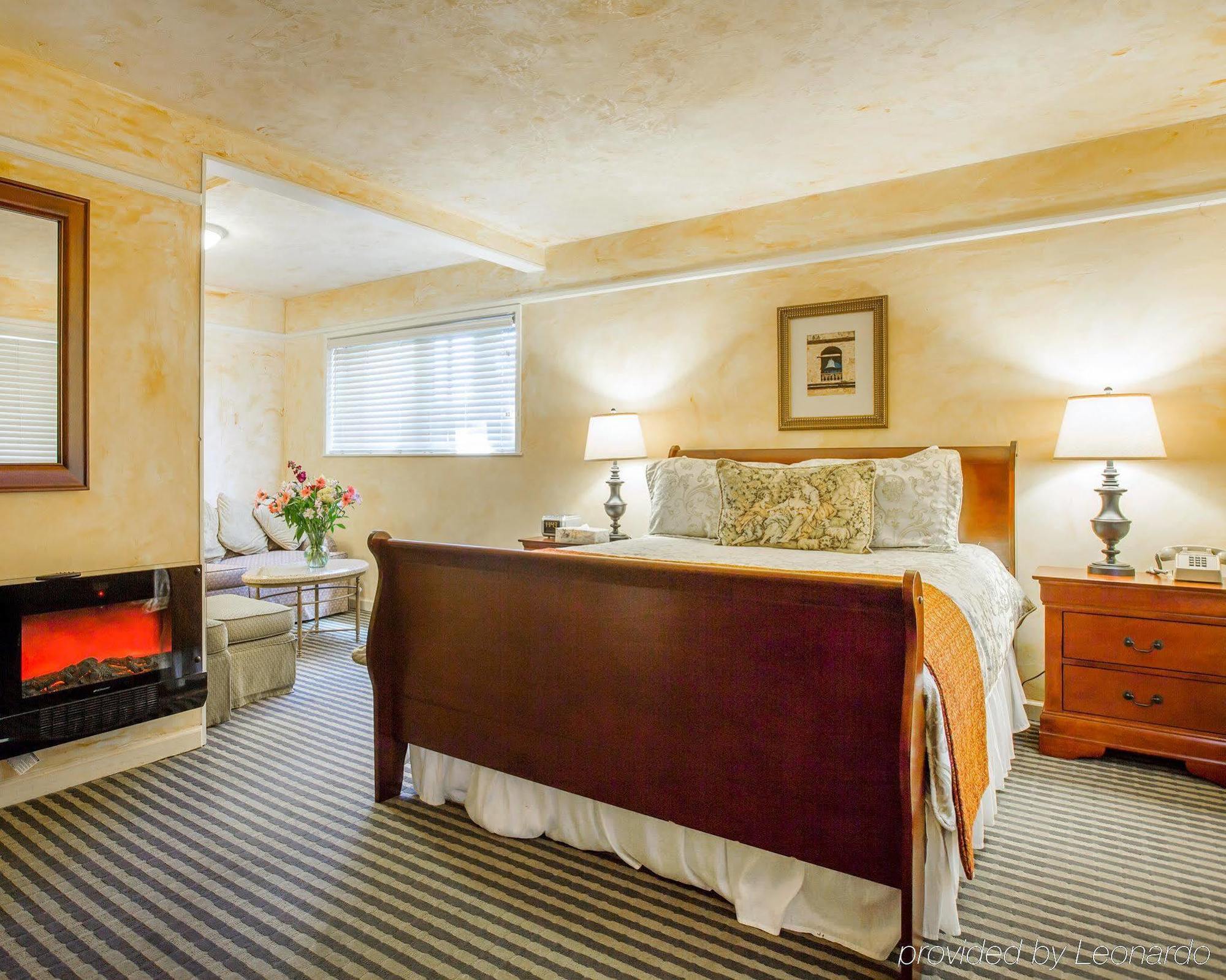 Clarion Collection Carmel Oaks Inn Bagian luar foto