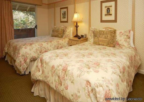 Clarion Collection Carmel Oaks Inn Bagian luar foto